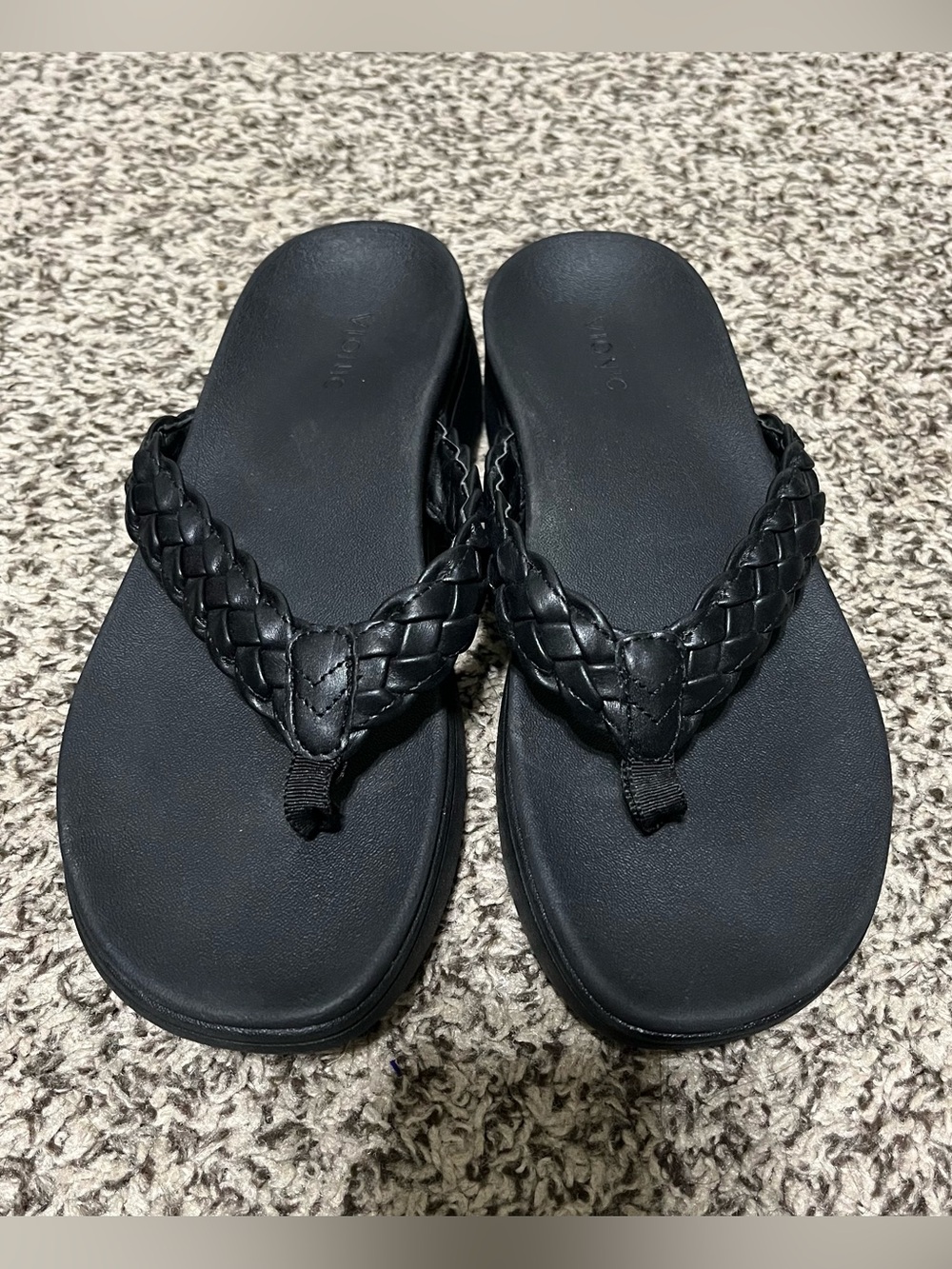 Size 9.5 Vionic Black Braided Thong Sandals “Like New”